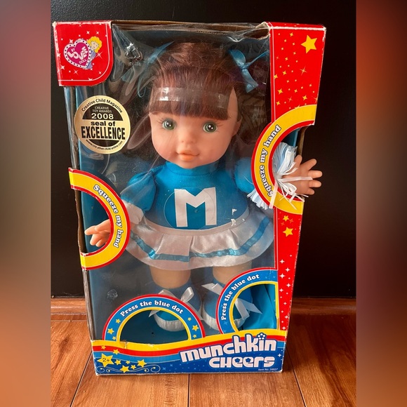 New Munchkin Cheers Lovee Doll Cheerleader - Picture 2 of 8